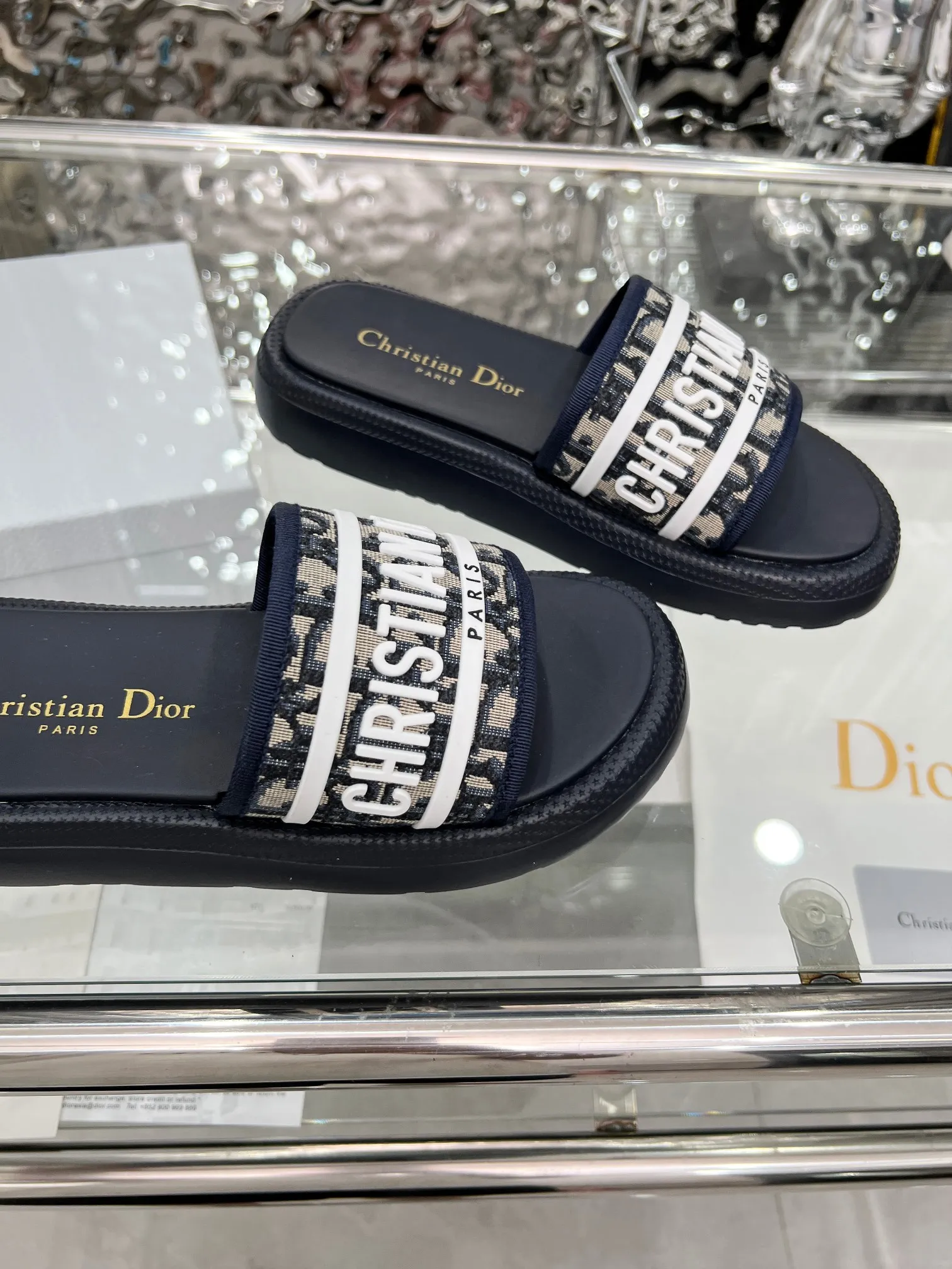 👟👟Ex-factory price 360👟👟 Dior Dior spring and summer catwalk newly upgraded sandal series classic thick-soled sandals original 1:1 development soft and delicate foot feel extremely comfortable versatile style original foam outsole 💝💝💝easy to control, 3 colors available, medium size 35-40 (41-42 customized)